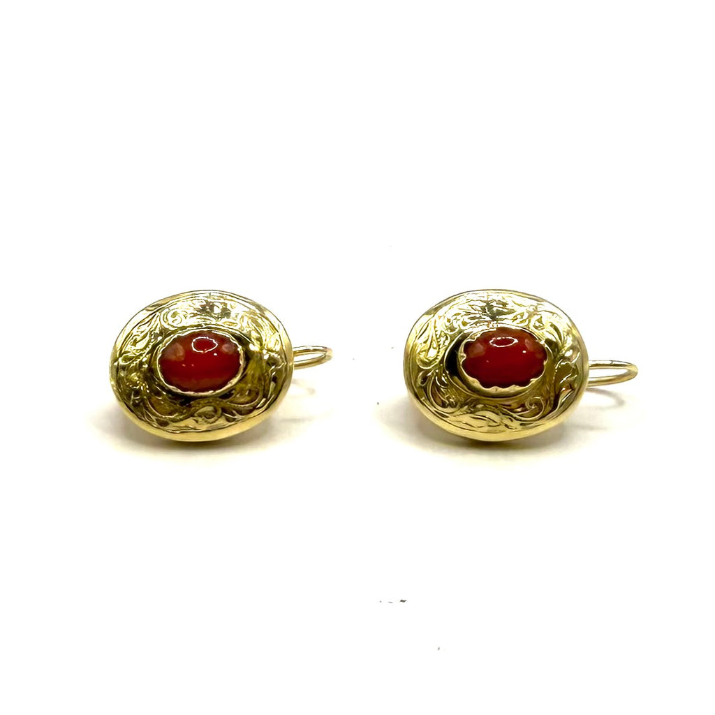 Art Deco gold earrings with coral.