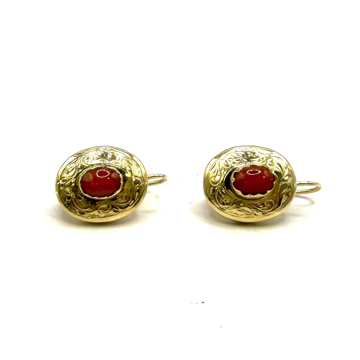 Art Deco gold earrings with coral.