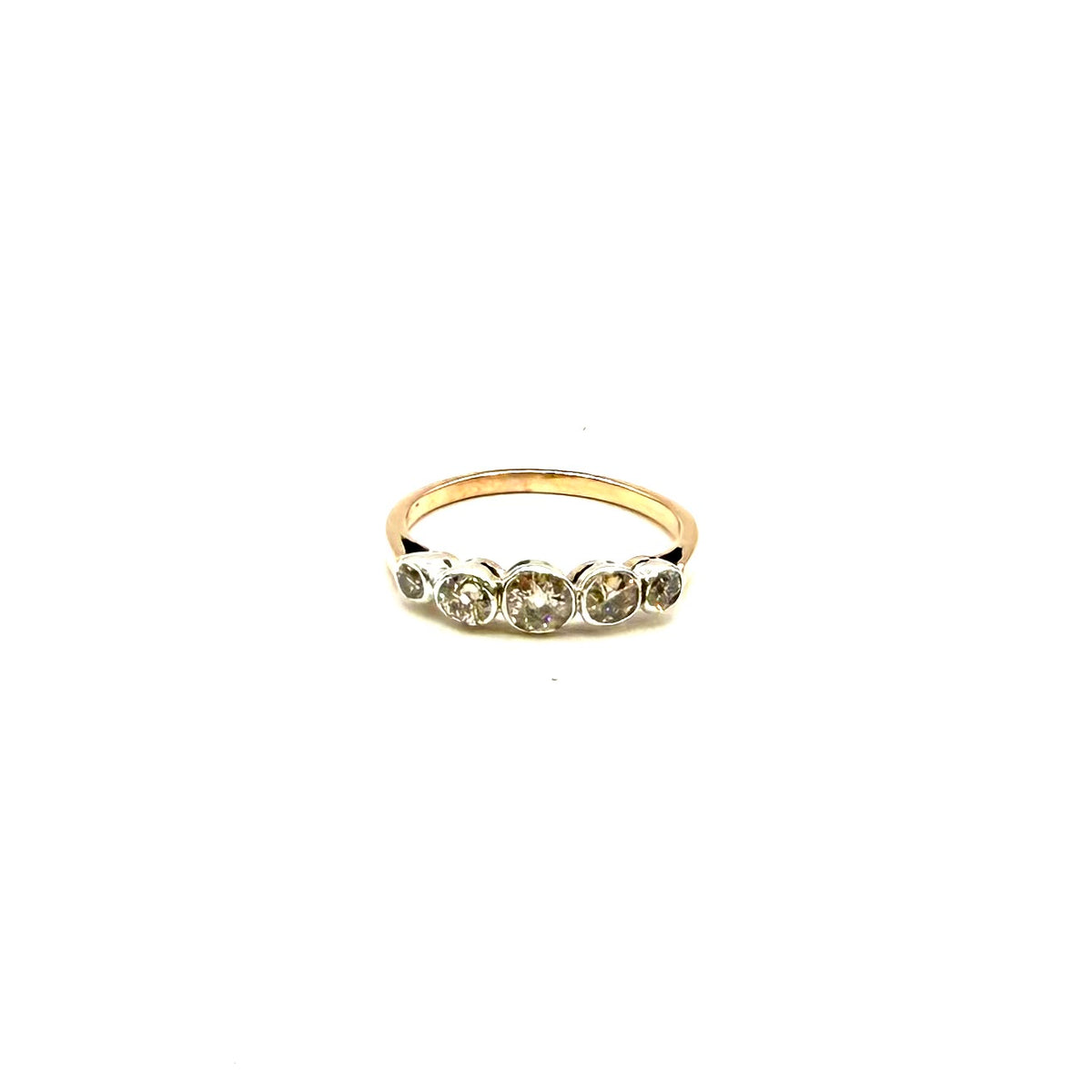5203. Anello Art Déco in oro con diamanti.