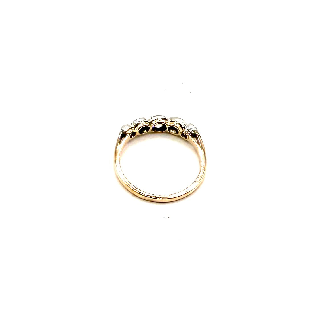 5203. Anello Art Déco in oro con diamanti.
