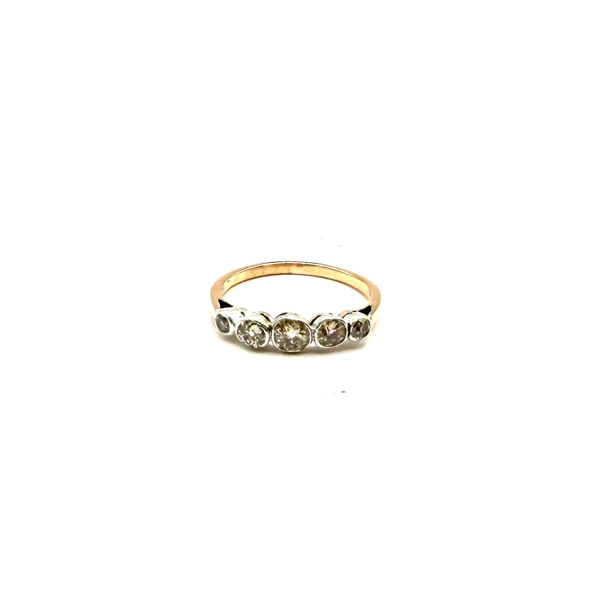 5203. Anello Art Déco in oro con diamanti.