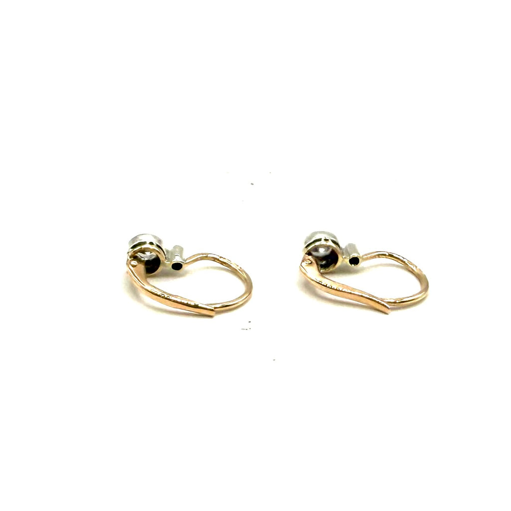 5228. Antichi orecchini a bottone in oro con diamante