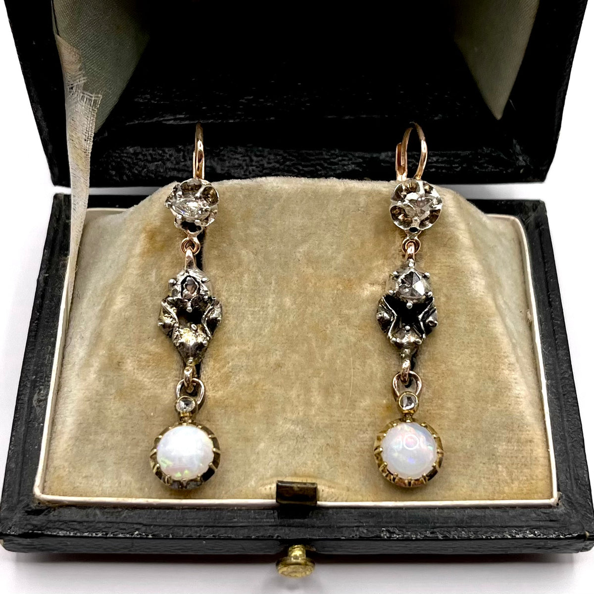 0322. Orecchini Liberty con Diamanti e Opale Nobile