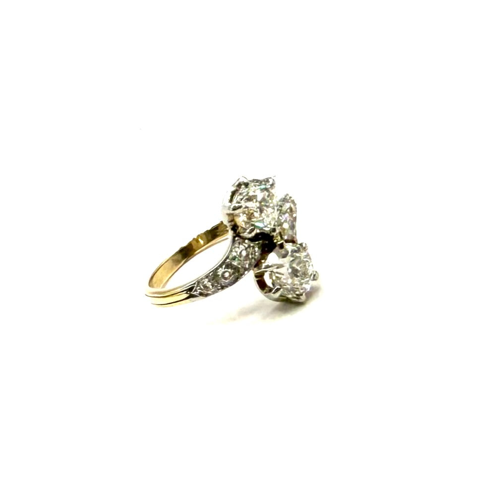 SZT15. Anillo de oro Art déco Toi et Moi con diamantes.