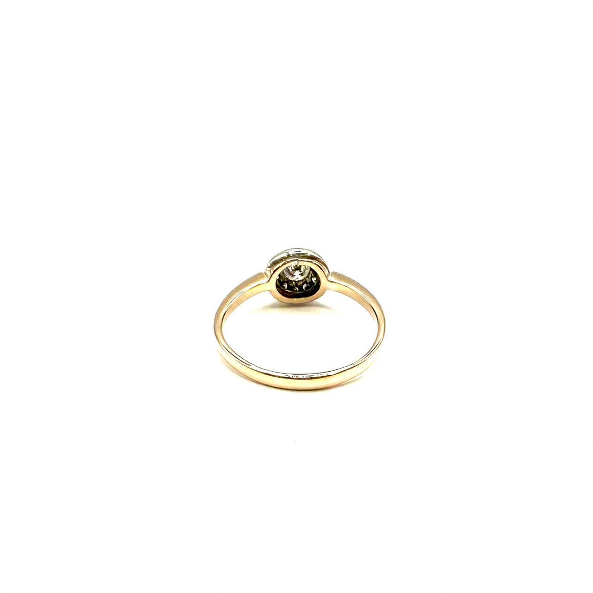 5240. Anillo de oro Art Decó con diamantes.