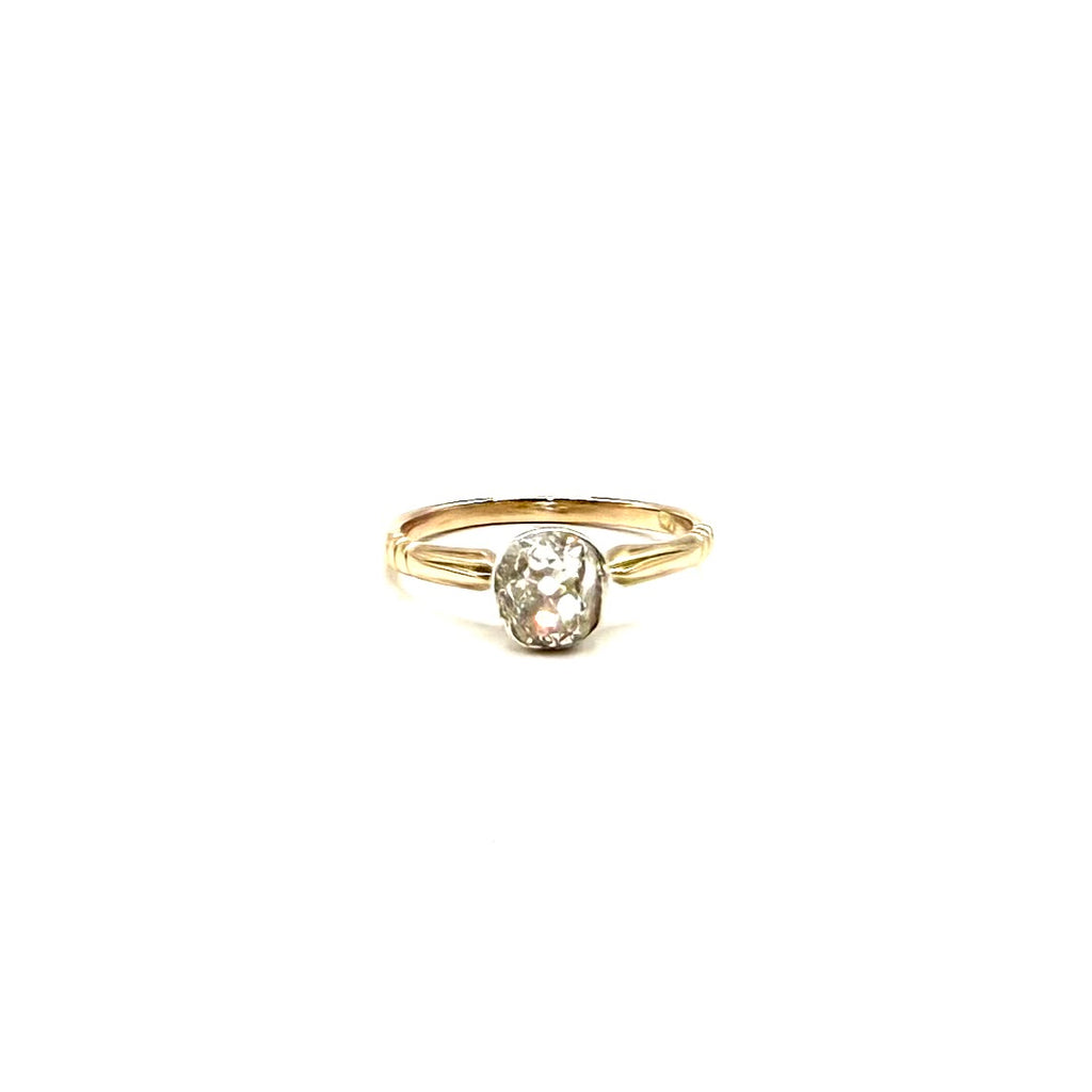 SZT5. Bague solitaire en or Art déco avec diamant.