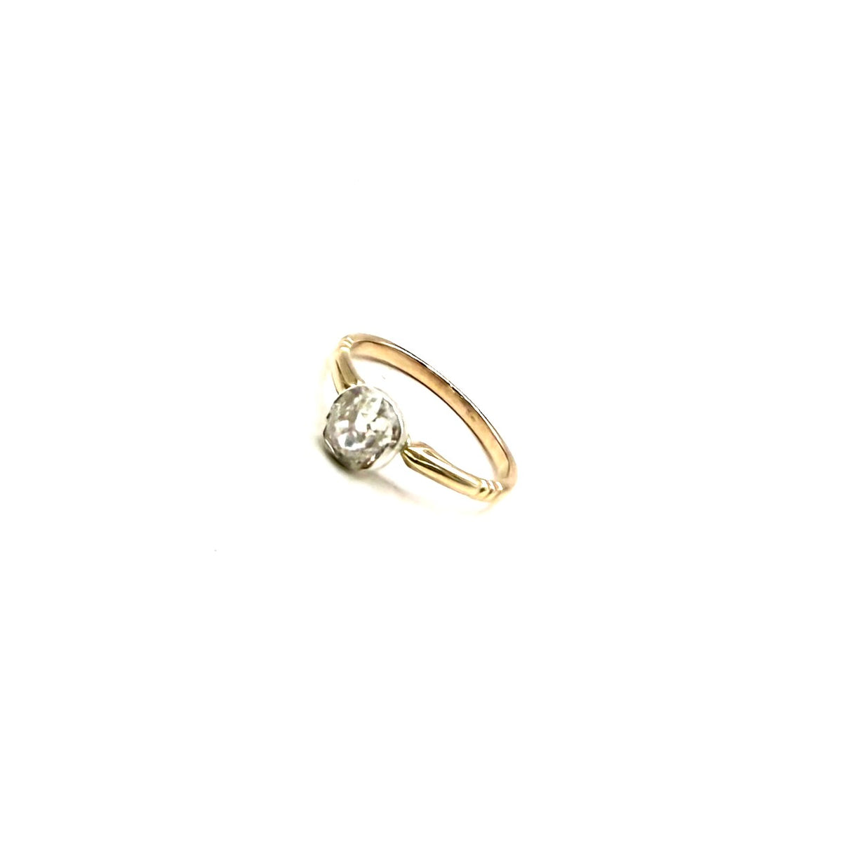 SZT5. Bague solitaire en or Art déco avec diamant.