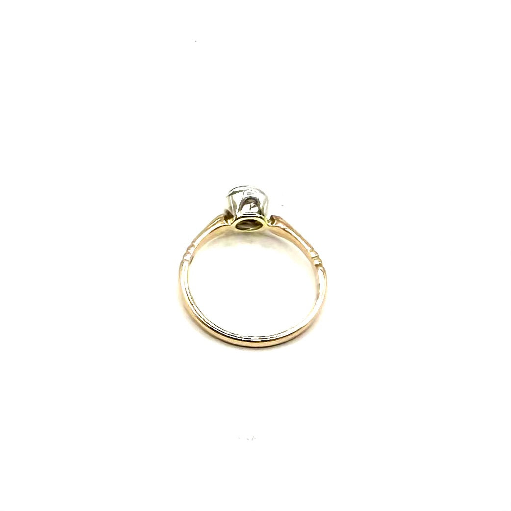 SZT5. Bague solitaire en or Art déco avec diamant.