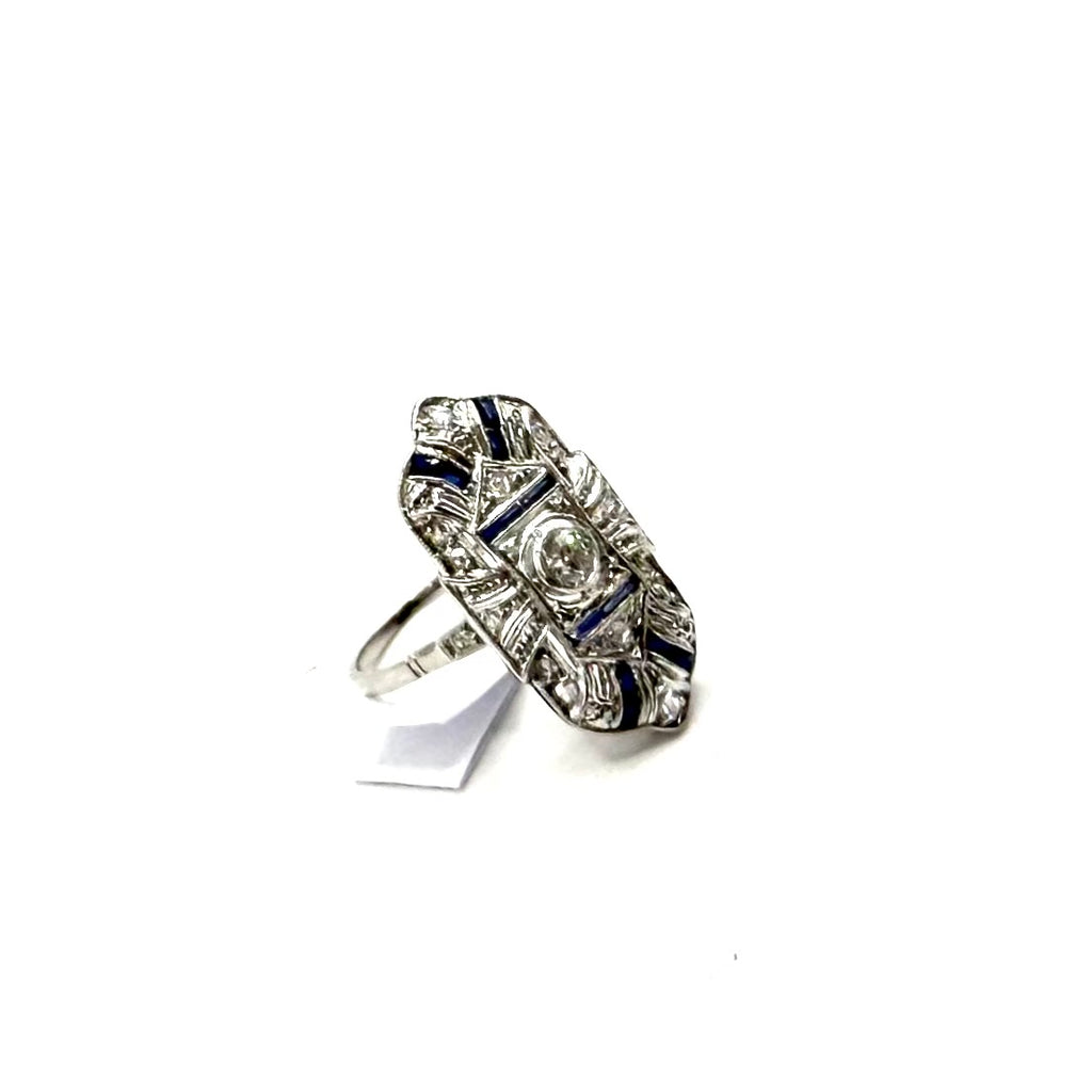 5256. Art Deco white gold ring with diamonds and blue sapphire