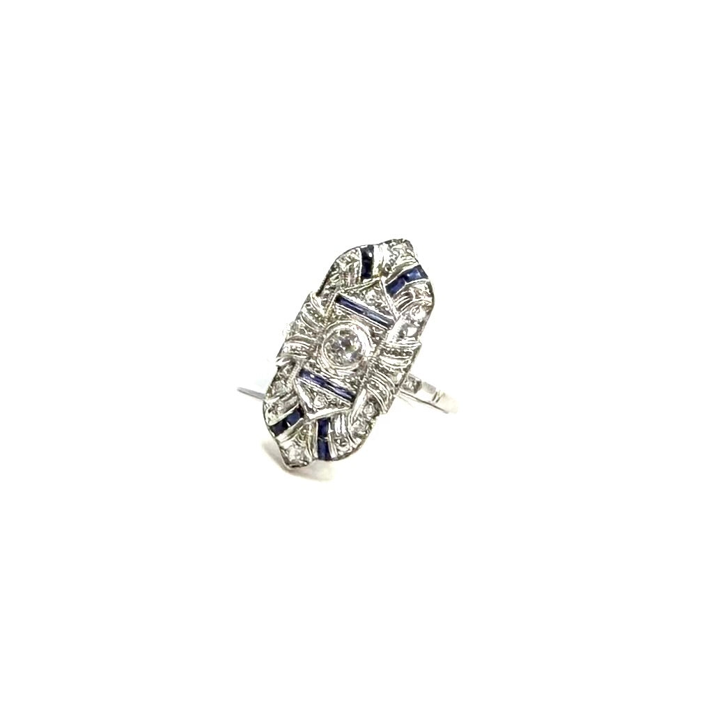 5256. Art Deco white gold ring with diamonds and blue sapphire