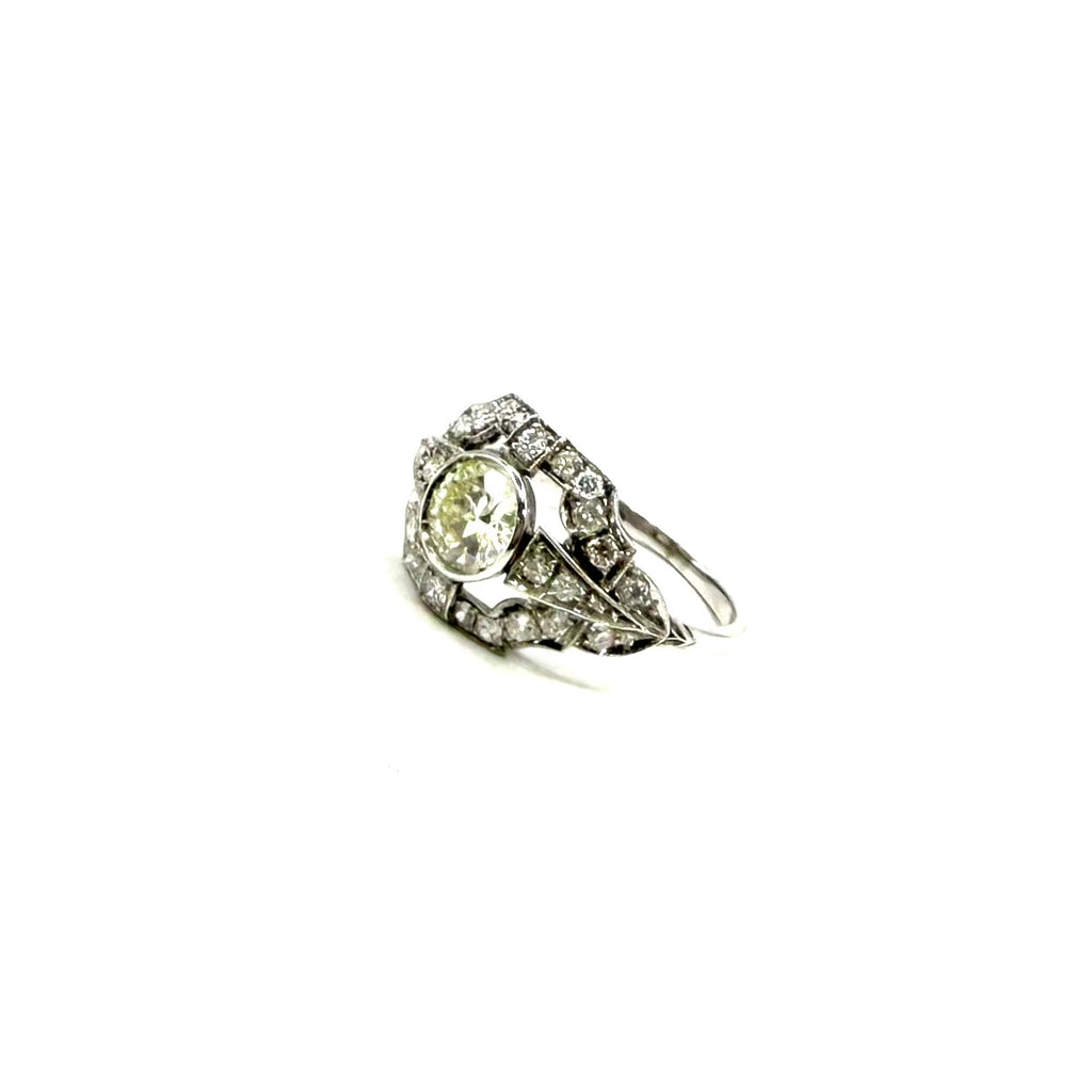 5261. Art-déco Weißgoldring mit Diamanten.