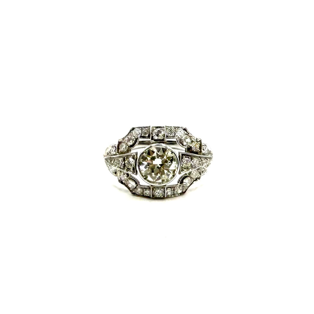 5261. Art-déco Weißgoldring mit Diamanten.