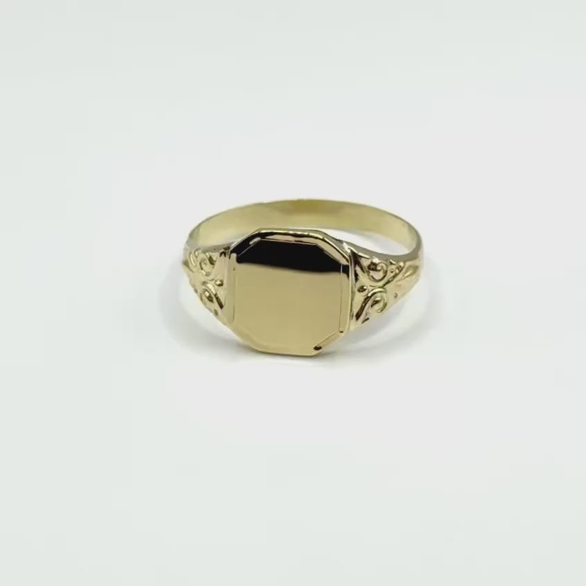SF1025. Antico anello da uomo in oro.